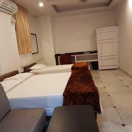 1/1 Park Street Hotel Колката Екстериор снимка