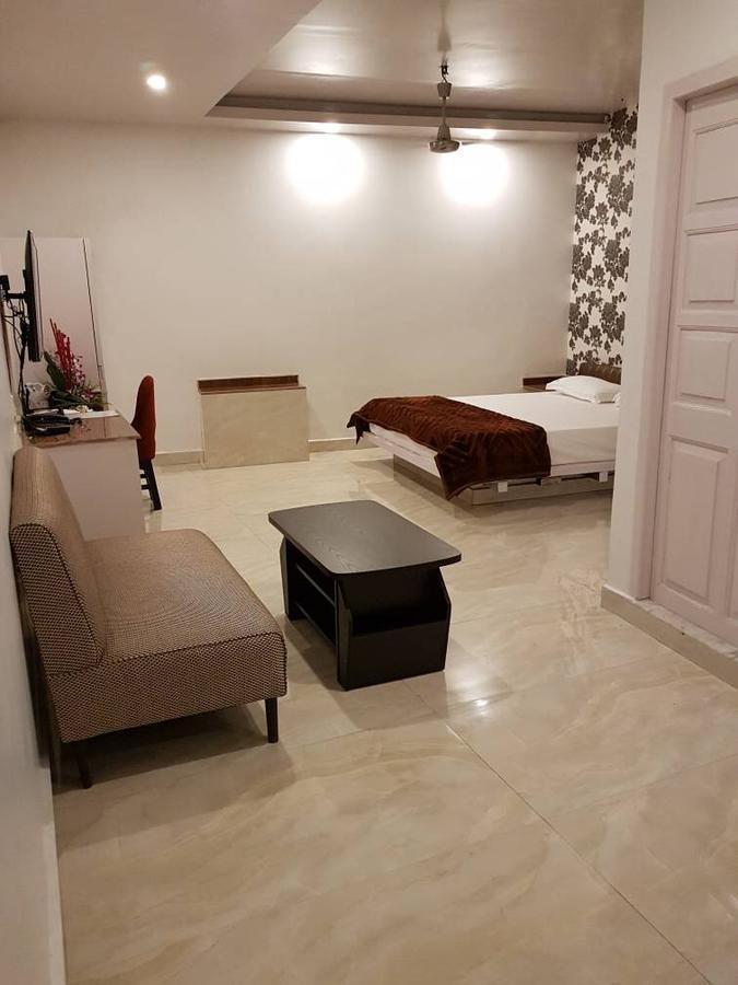 1/1 Park Street Hotel Колката Екстериор снимка