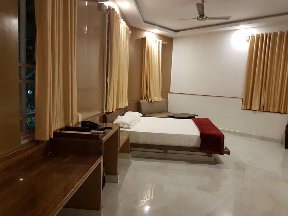 1/1 Park Street Hotel Колката Екстериор снимка